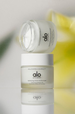 Alo Luminizing Face Moisturizer